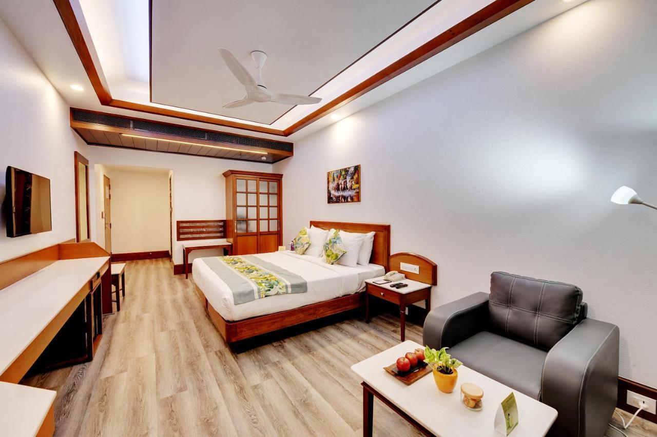 E Square The Fern, 3*