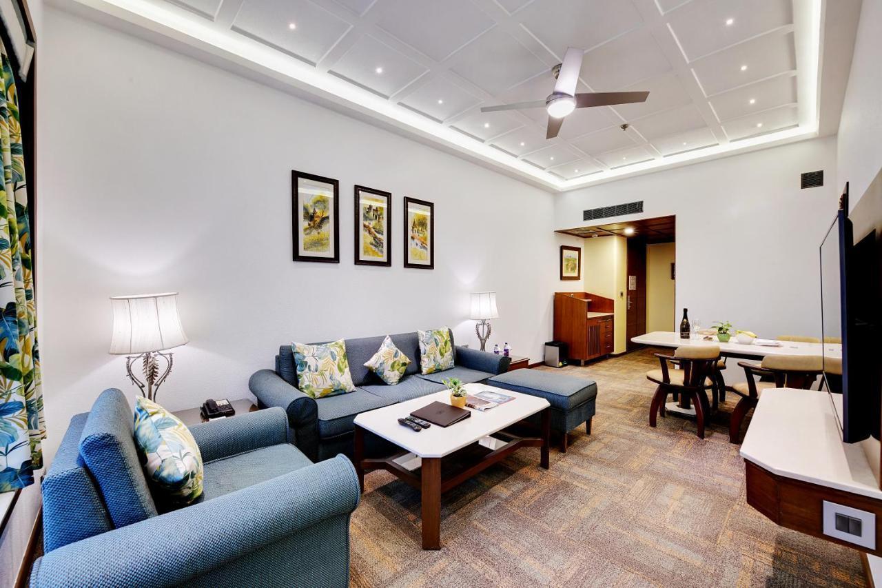 E Square The Fern, 3*