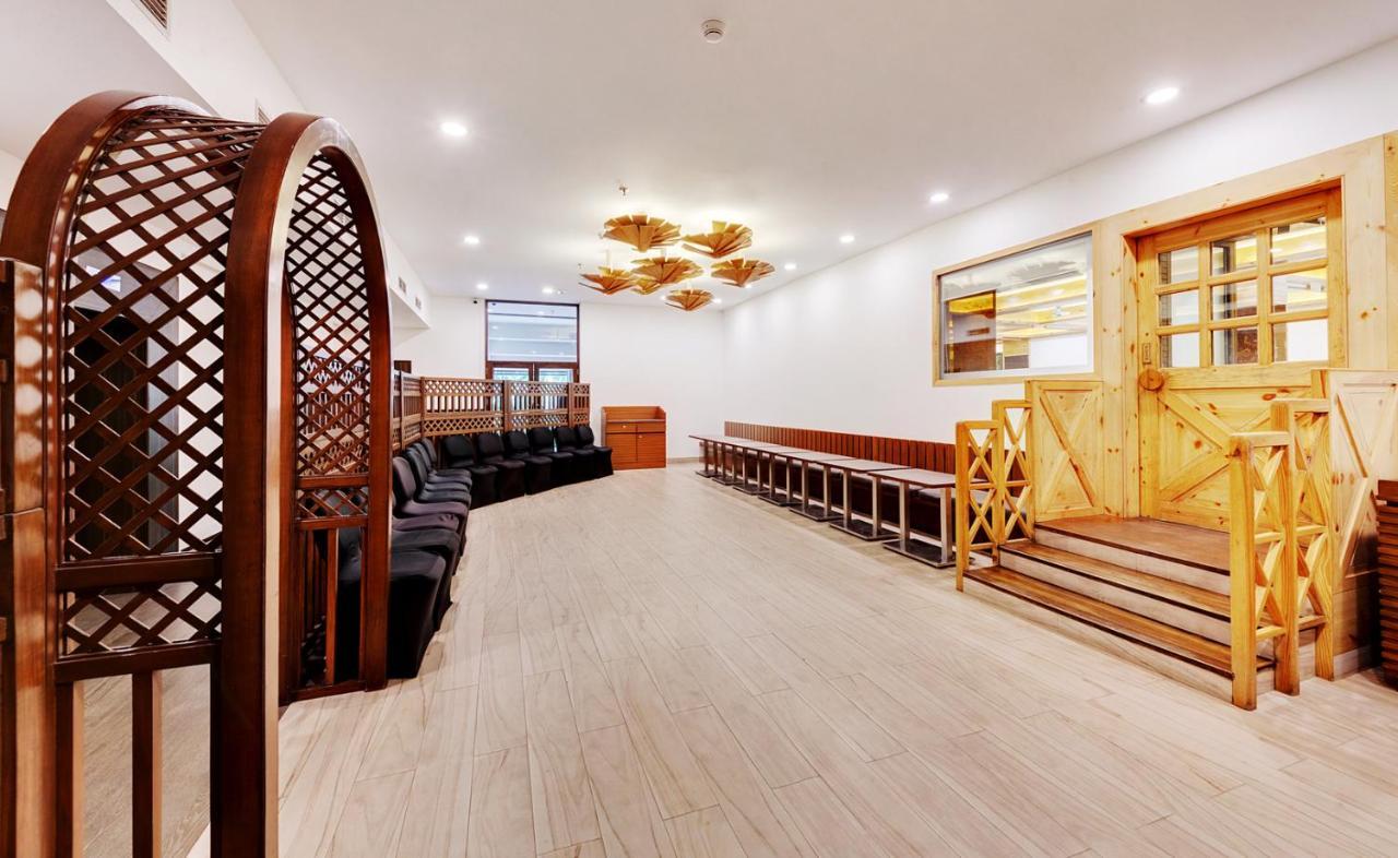 E Square The Fern, 3* Pune