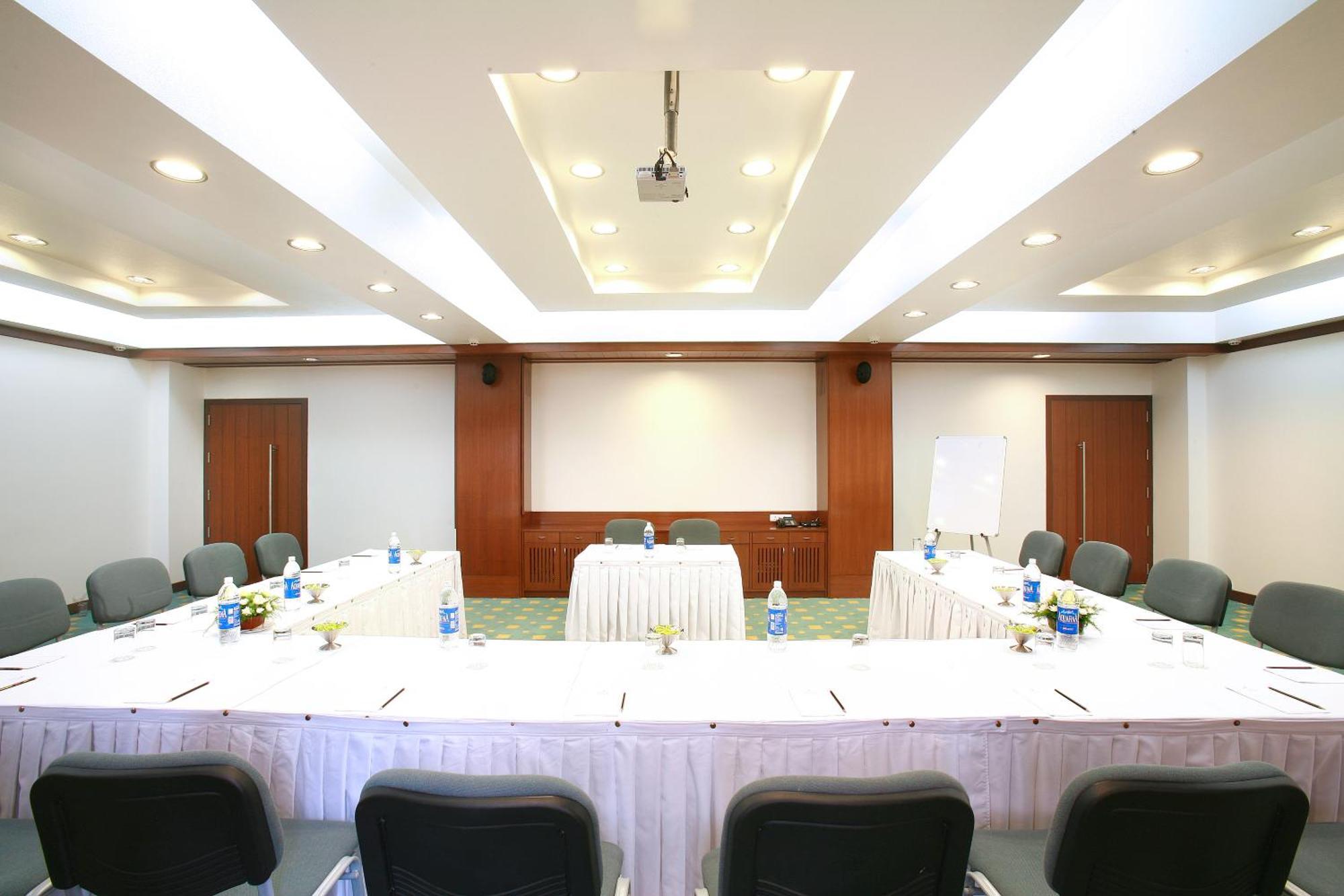 E Square The Fern, Hotel Pune