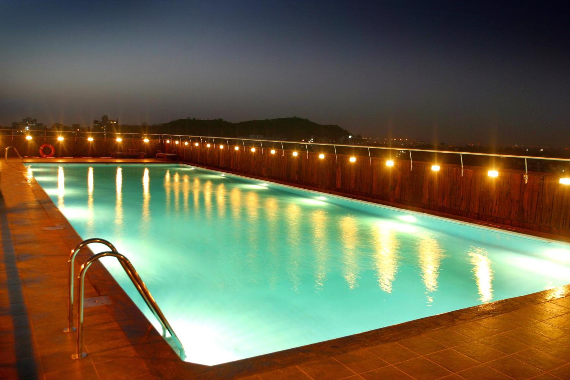 E Square The Fern, 3*