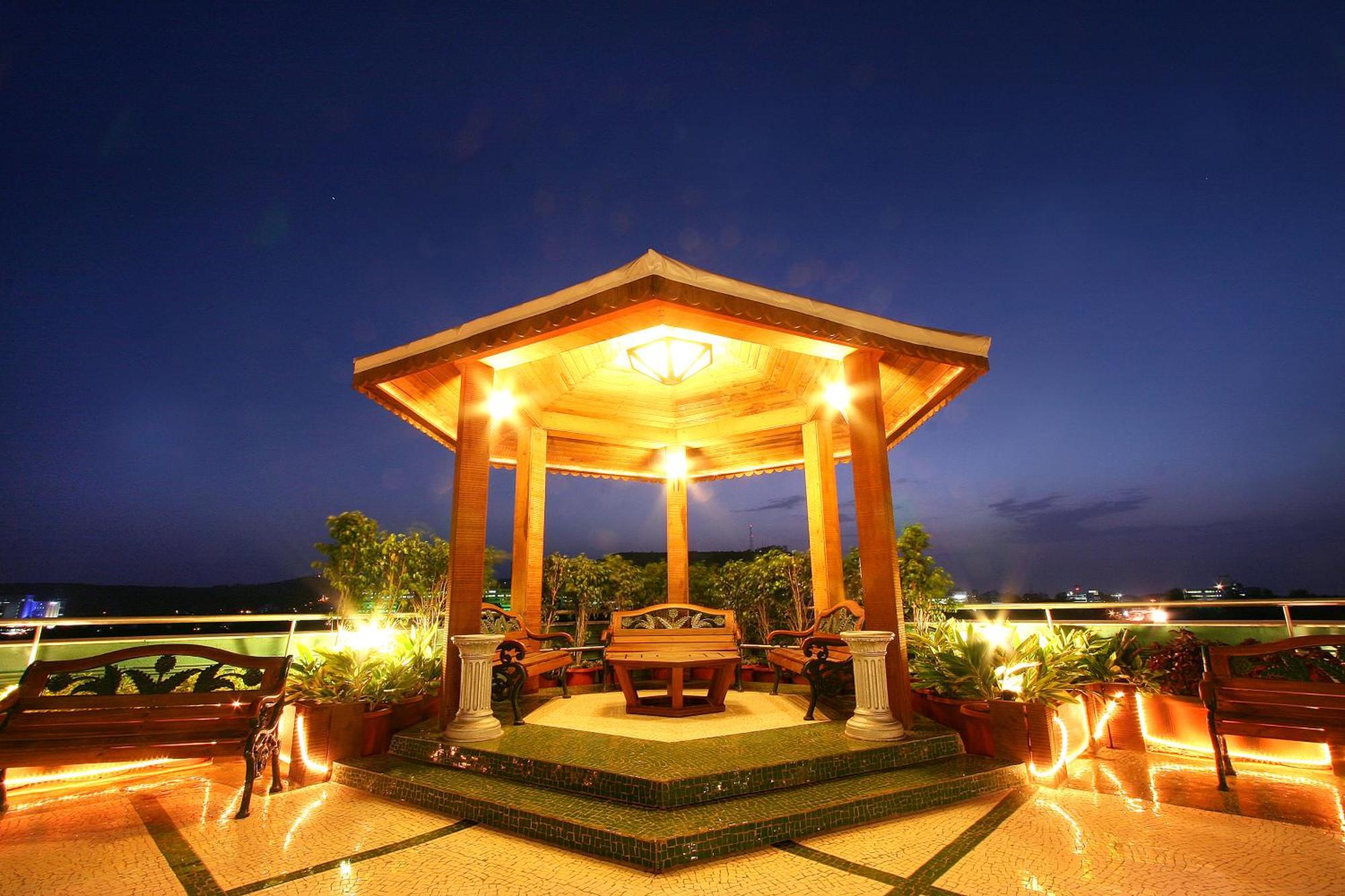 E Square The Fern, 3* Pune