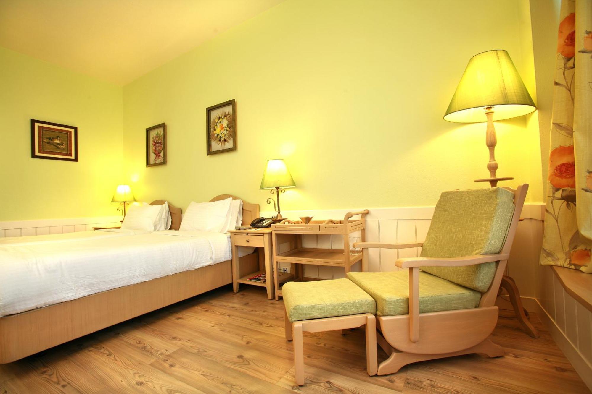 Hotel E Square The Fern, 3*