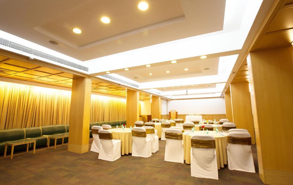 E Square The Fern, 3*