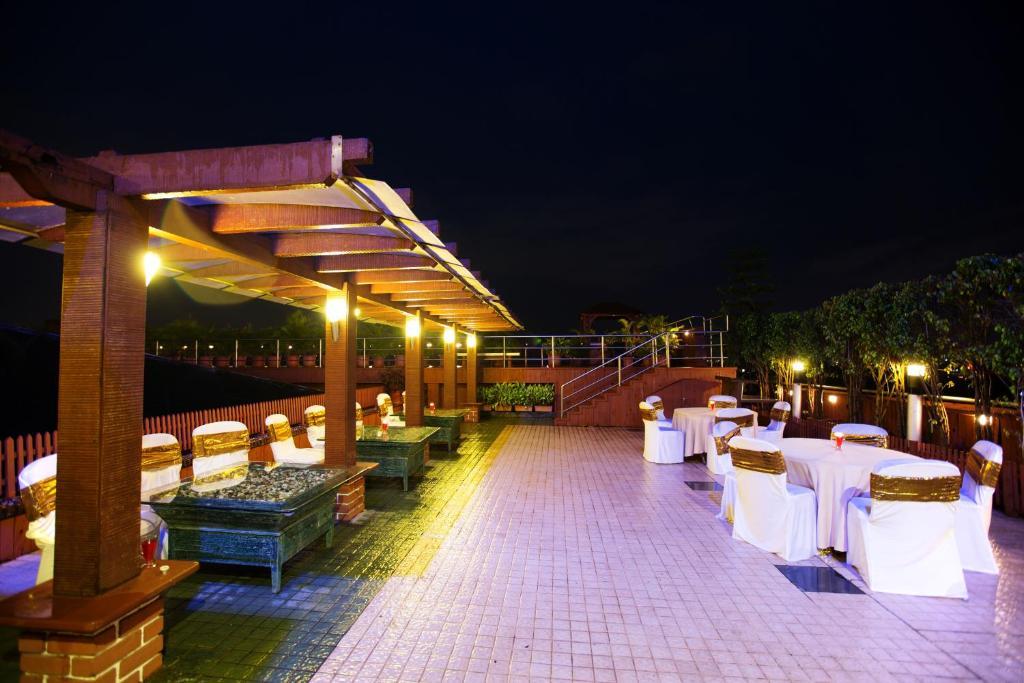 E Square The Fern, Hotel 3*