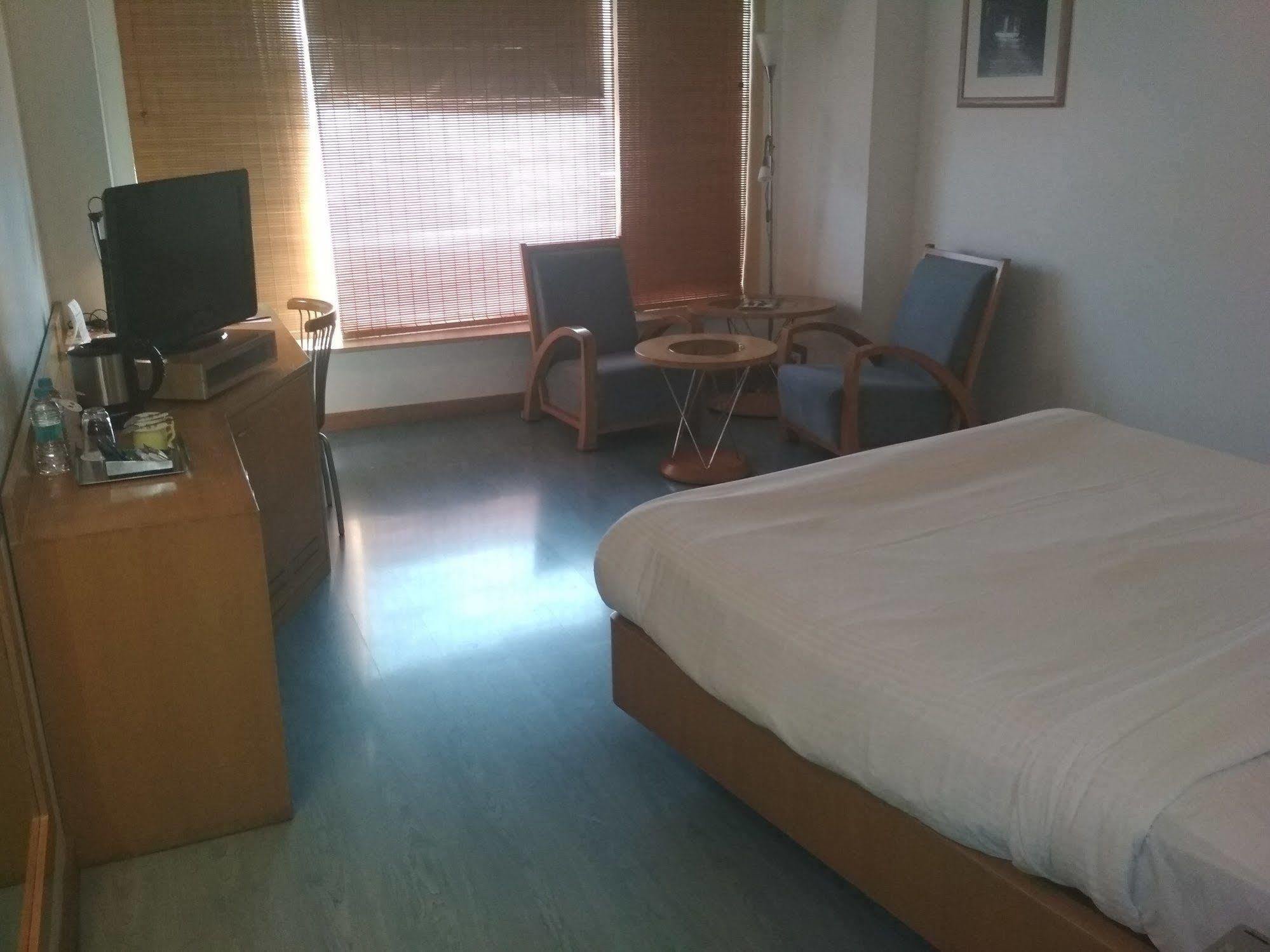 E Square The Fern, Hotel Pune
