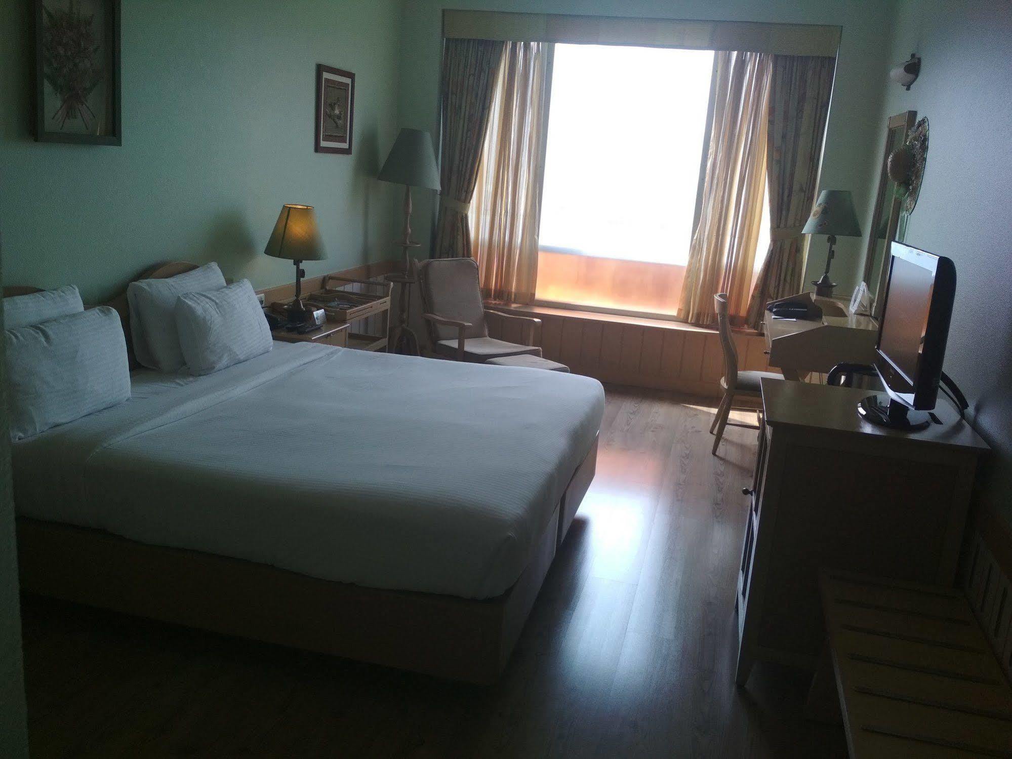 Hotel E Square The Fern,